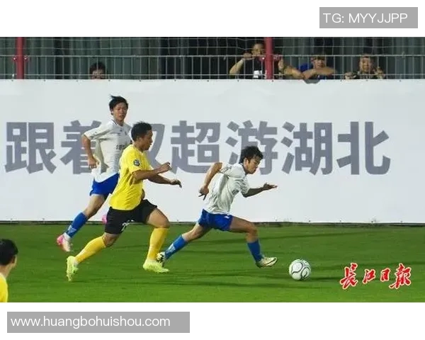 武汉足球队灵活战术解析与球队发展新动向探讨