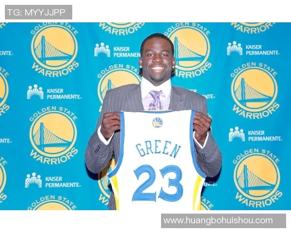 德雷蒙德格林如何在NBA赛场上展现全能球员的魅力与影响力 德雷蒙德格林如何在NBA赛场上展现全能球员的魅力与影响力