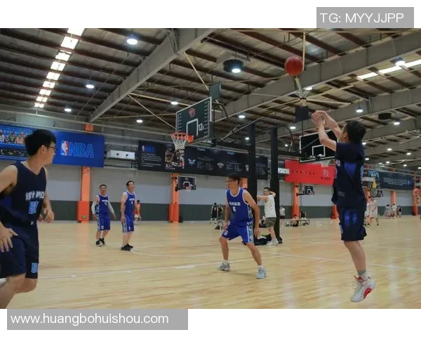 清远篮球队迎战顺德队全力争胜展现团队精神与竞技风采