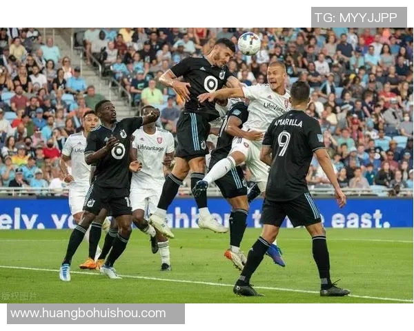 费城队与白帽队激战正酣赛果揭晓精彩瞬间回顾与分析