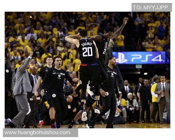 美国茨队与沙尔克队的精彩对决引发球迷热议与期待